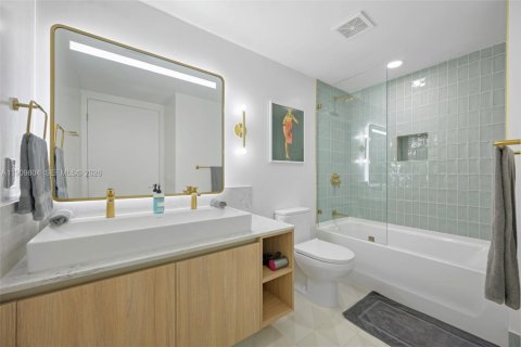 Condo in Miami, Florida  № 2052807 - photo 7
