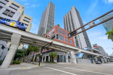 Condo in Miami, Florida  № 2052807 - photo 23