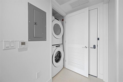 Condo in Miami, Florida  № 2052807 - photo 8