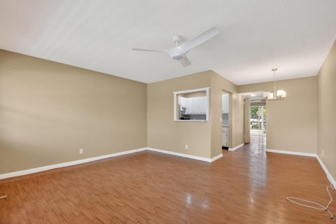 Condo in West Palm Beach, Florida, 1 bedroom № 2169909 - photo 3