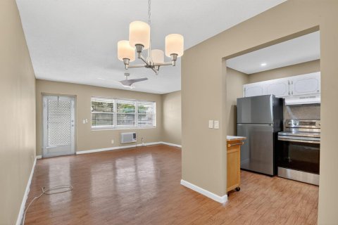 Condo in West Palm Beach, Florida, 1 bedroom № 2169909 - photo 6