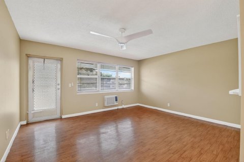 Condo in West Palm Beach, Florida, 1 bedroom № 2169909 - photo 2
