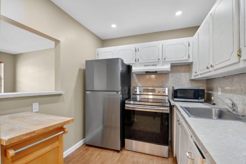 Condo in West Palm Beach, Florida, 1 bedroom № 2169909 - photo 7