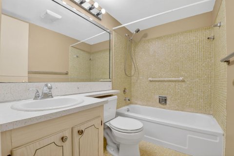 Condo in West Palm Beach, Florida, 1 bedroom № 2169909 - photo 11