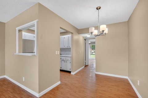 Condo in West Palm Beach, Florida, 1 bedroom № 2169909 - photo 5