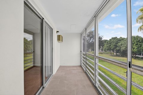 Condo in West Palm Beach, Florida, 1 bedroom № 2169909 - photo 17