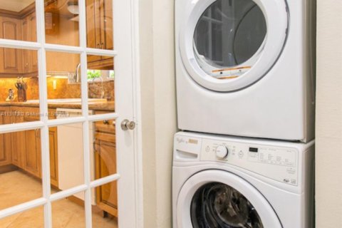 Снять в аренду виллу или дом в Холливуд, Флорида 5 спален, 183.2м2, № 1958478 - фото 28