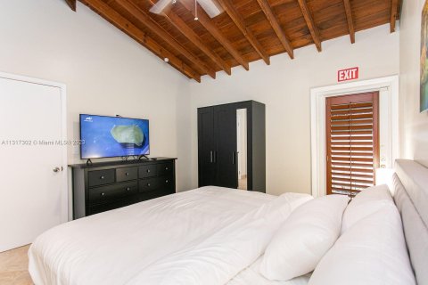 Снять в аренду виллу или дом в Холливуд, Флорида 5 спален, 183.2м2, № 1958478 - фото 27