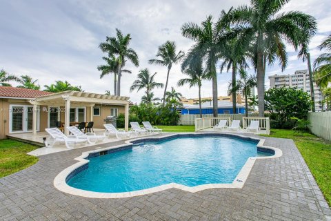 Снять в аренду виллу или дом в Холливуд, Флорида 5 спален, 183.2м2, № 1958478 - фото 2