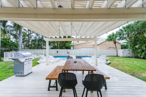 Снять в аренду виллу или дом в Холливуд, Флорида 5 спален, 183.2м2, № 1958478 - фото 6