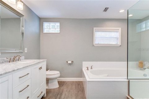 Villa ou maison à louer à Tampa, Floride: 4 chambres, 186.55 m2 № 2157897 - photo 16