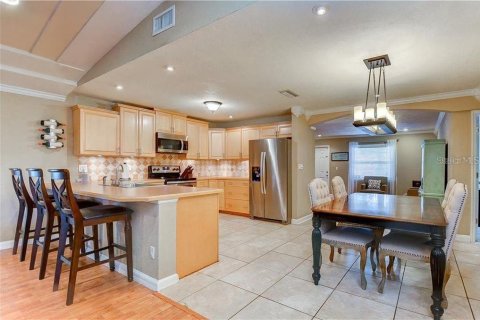 Villa ou maison à louer à Tampa, Floride: 4 chambres, 186.55 m2 № 2157897 - photo 6