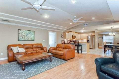 Villa ou maison à louer à Tampa, Floride: 4 chambres, 186.55 m2 № 2157897 - photo 13