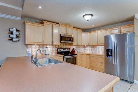 Villa ou maison à louer à Tampa, Floride: 4 chambres, 186.55 m2 № 2157897 - photo 9
