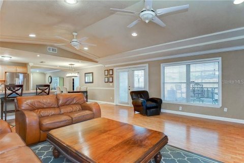 Villa ou maison à louer à Tampa, Floride: 4 chambres, 186.55 m2 № 2157897 - photo 11