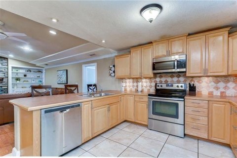 Villa ou maison à louer à Tampa, Floride: 4 chambres, 186.55 m2 № 2157897 - photo 8