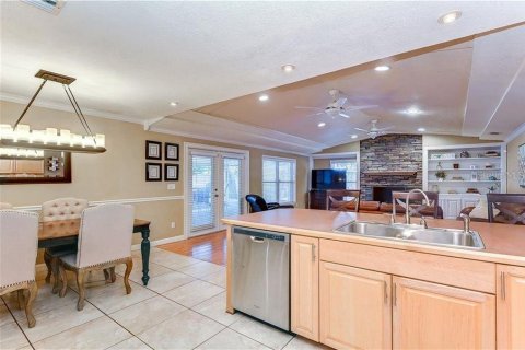 Villa ou maison à louer à Tampa, Floride: 4 chambres, 186.55 m2 № 2157897 - photo 10