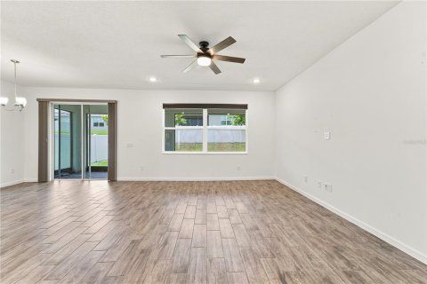 Villa ou maison à vendre à Mount Dora, Floride: 4 chambres, 223.89 m2 № 2259421 - photo 9