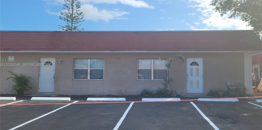 Immobilier commercial à North Lauderdale, Floride 267.56 m2 № 2078581