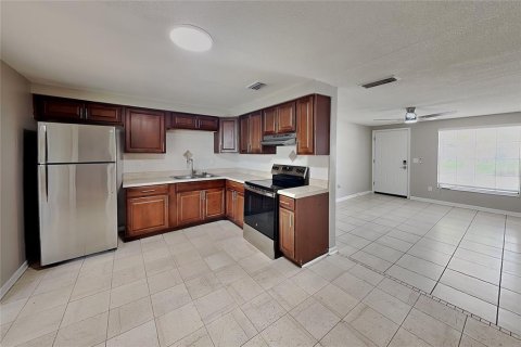 Villa ou maison à louer à Valrico, Floride: 3 chambres, 101.45 m2 № 2385947 - photo 6