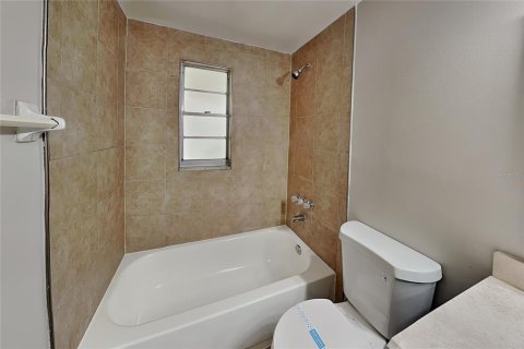 Villa ou maison à louer à Valrico, Floride: 3 chambres, 101.45 m2 № 2385947 - photo 13