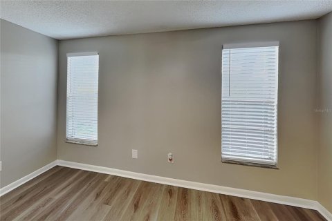 Villa ou maison à louer à Valrico, Floride: 3 chambres, 101.45 m2 № 2385947 - photo 8