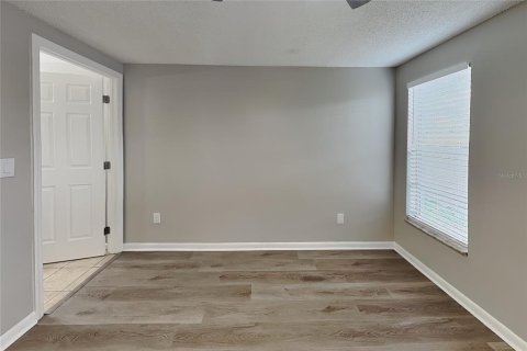 Villa ou maison à louer à Valrico, Floride: 3 chambres, 101.45 m2 № 2385947 - photo 7