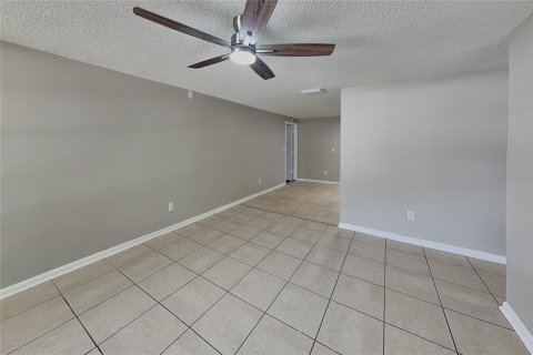 Villa ou maison à louer à Valrico, Floride: 3 chambres, 101.45 m2 № 2385947 - photo 4