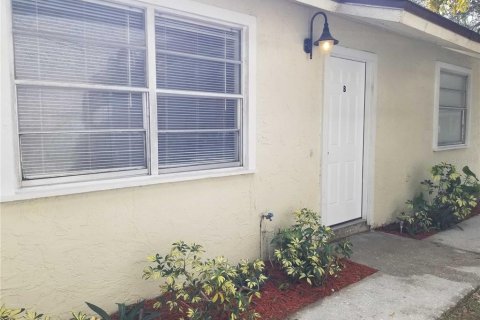 Commercial property in Clearwater, Florida 4 bedrooms, 169.08 sq.m. № 2304768