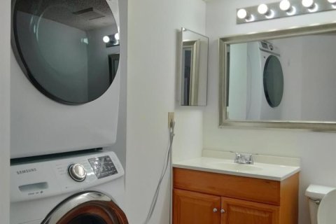 Condo in West Palm Beach, Florida, 3 bedrooms  № 2393188 - photo 17