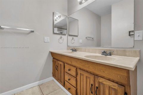 Casa en venta en Lauderhill, Florida, 2 dormitorios, 149.39 m2 № 1931723 - foto 19