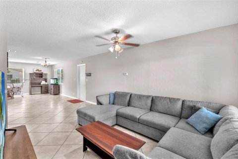 Casa en venta en Lauderhill, Florida, 2 dormitorios, 149.39 m2 № 1931723 - foto 21