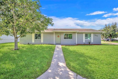 Casa en venta en Lauderhill, Florida, 2 dormitorios, 149.39 m2 № 1931723 - foto 2