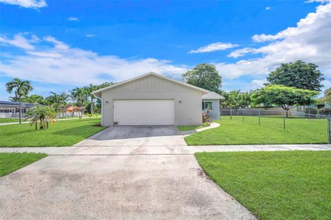 Casa en venta en Lauderhill, Florida, 2 dormitorios, 149.39 m2 № 1931723 - foto 4