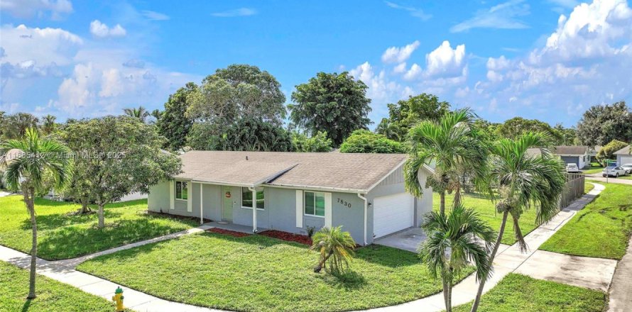 Villa ou maison à Lauderhill, Floride 2 chambres, 149.39 m2 № 1931723