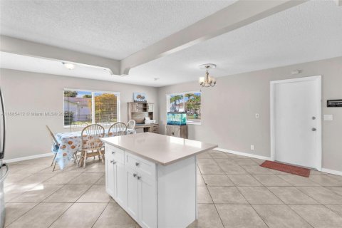 Casa en venta en Lauderhill, Florida, 2 dormitorios, 149.39 m2 № 1931723 - foto 10