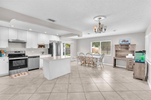 Casa en venta en Lauderhill, Florida, 2 dormitorios, 149.39 m2 № 1931723 - foto 6