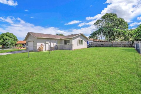 Casa en venta en Lauderhill, Florida, 2 dormitorios, 149.39 m2 № 1931723 - foto 24