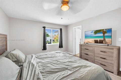 Casa en venta en Lauderhill, Florida, 2 dormitorios, 149.39 m2 № 1931723 - foto 18