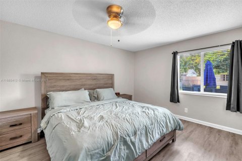 Casa en venta en Lauderhill, Florida, 2 dormitorios, 149.39 m2 № 1931723 - foto 17