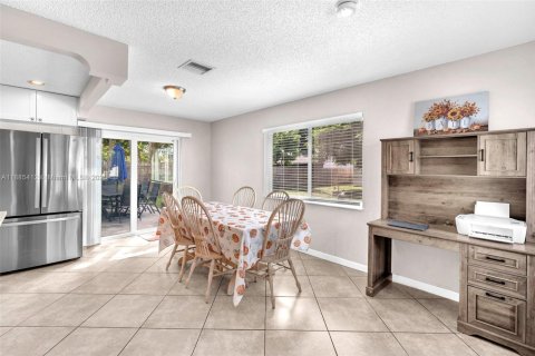 Casa en venta en Lauderhill, Florida, 2 dormitorios, 149.39 m2 № 1931723 - foto 12
