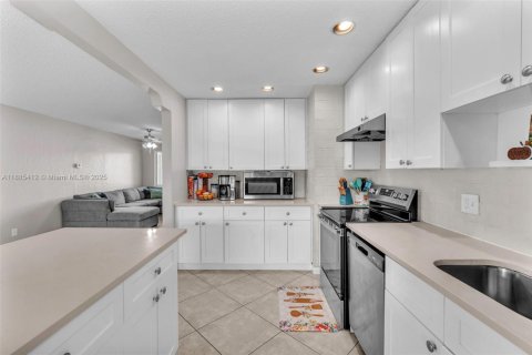 Casa en venta en Lauderhill, Florida, 2 dormitorios, 149.39 m2 № 1931723 - foto 8