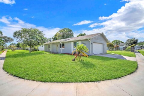 Casa en venta en Lauderhill, Florida, 2 dormitorios, 149.39 m2 № 1931723 - foto 3