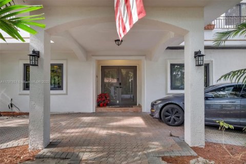 House in Coral Gables, Florida 5 bedrooms, 383.41 sq.m. № 1713154 - photo 4
