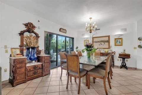 House in Coral Gables, Florida 5 bedrooms, 383.41 sq.m. № 1713154 - photo 21