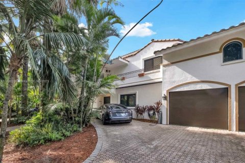House in Coral Gables, Florida 5 bedrooms, 383.41 sq.m. № 1713154 - photo 2
