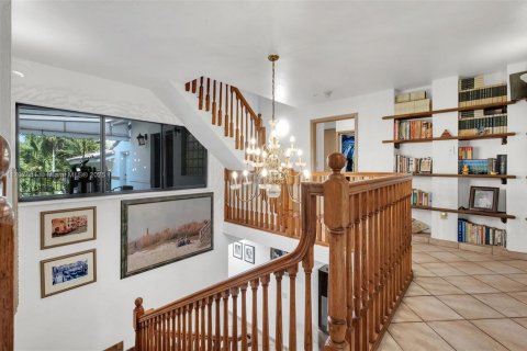 House in Coral Gables, Florida 5 bedrooms, 383.41 sq.m. № 1713154 - photo 29