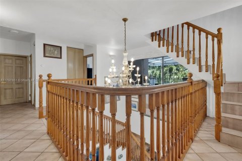 House in Coral Gables, Florida 5 bedrooms, 383.41 sq.m. № 1713154 - photo 28