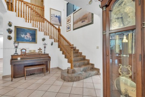 House in Coral Gables, Florida 5 bedrooms, 383.41 sq.m. № 1713154 - photo 7