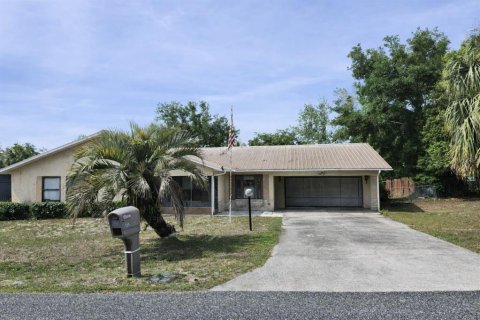 Casa en Ocala, Florida 3 dormitorios, 177.63 m2 № 2137329